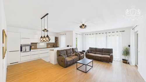 CAM01984G0-PR0511-STILL008 - 