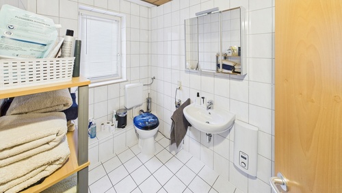 CAM01984G0-PR0520-STILL008 - 