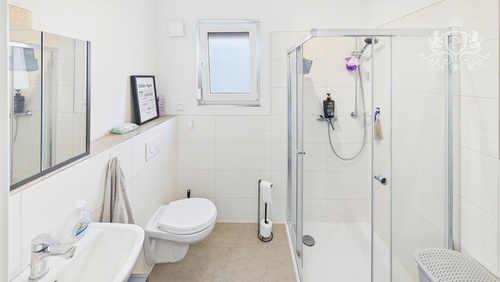 CAM01984G0-PR0511-STILL006 - 