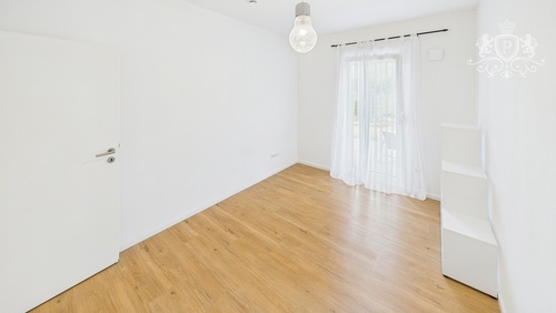 CAM01984G0-PR0514-STILL002 - 