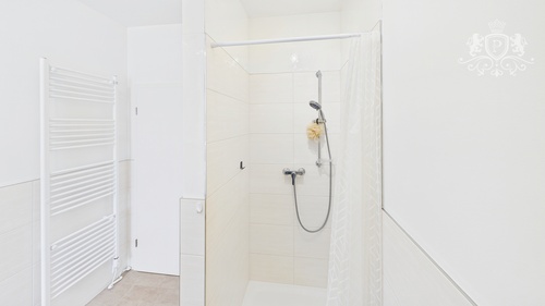 CAM01984G0-PR0511-STILL016 - 