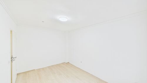 CAM03143G0-PR0197-STILL006 - 