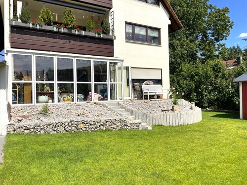 Terrasse und Wintergarten - Zentrumsnah: Helle Wohnung mit Garten und Garage