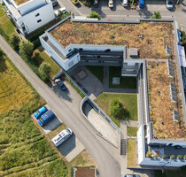 Barrierefreier Erstbezug: Neuwertige Wohnung mit zwei Terrassen, Einbauküche und Feldblick - Steinmauern