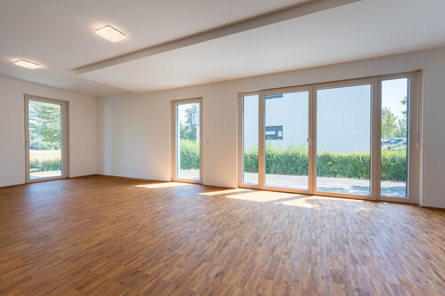 Wohnbereich - Barrierefrei: Neuwertige Wohnung mit 2 Terrassen und Feldblick