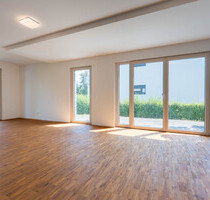Barrierefrei: Neuwertige Wohnung mit 2 Terrassen und Feldblick - Steinmauern