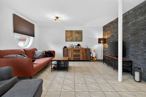 Wohnzimmer - Freiwerdend: Moderne Wohnung mit Balkon und TG in zentraler Lage