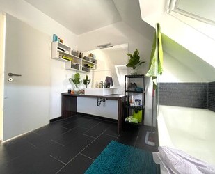 Hoch hinaus: Helle Wohnung mit Balkon in Baden-Baden