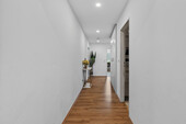 Flur - Schöne Aussichten: 4- Zimmer Wohnung mit großem Balkon, Stellplatz und EBK