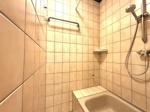 Badezimmer - 1 Zimmer Etagenwohnung in Karlsruhe