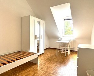 Zentrales Wohnen: Zimmer in möblierter 2-Zimmer Frauen WG - Karlsruhe