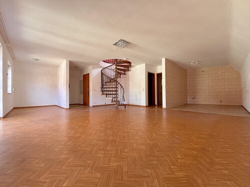 Wohnbereich - Raum für Neues: 3-Zimmer Maisonettewohnung im Zentrum