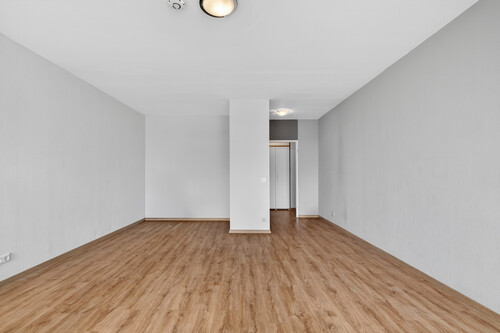 Wohnzimmer - Appartement mit Ausblick: 1-Zimmerwohnung mit Balkon, Küche und Stellplatz