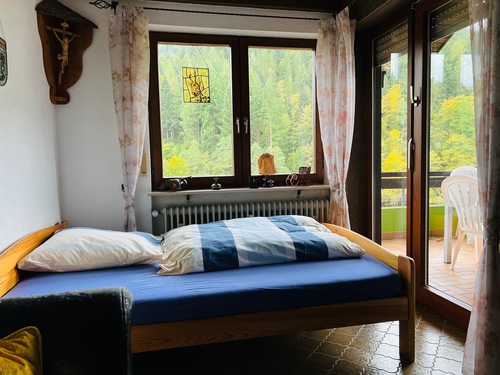 WG 2, Kaminzimmer Sicht auf Balkon - 