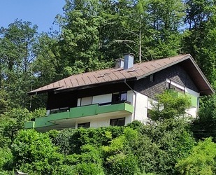 Zwei Wohnungen, ein Hausgefühl: „Haus-im-Haus-Charakter“ mit Garten, Sauna und Kaminzimmer - Bad Rippoldsau-Schapbach