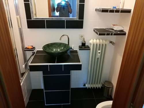 WG 2: Badezimmer Waschbecken - 
