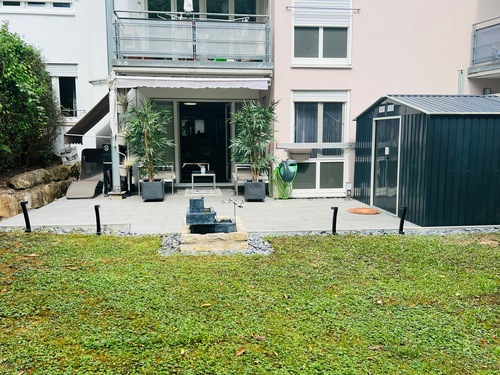 Garten - Sicht Terrasse und Gartenhaus - 