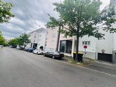 Haus und Tiefgaragenzufahrt - 2 Zimmer Erdgeschoßwohnung in Reutlingen