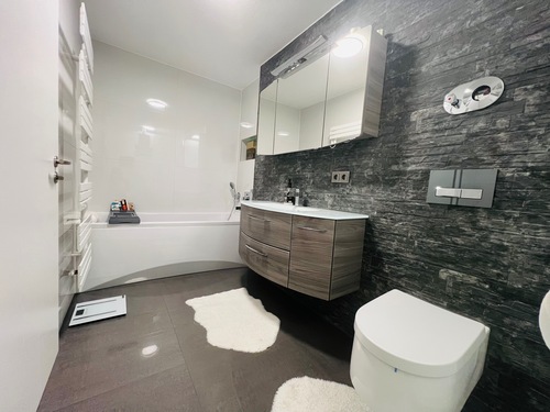 Badezimmer - Sicht Badewanne - 