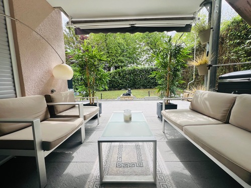 Terrasse - Sicht Brunnen - 