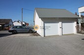 Garage und Stellplätze - 