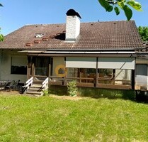 Ein-Zwei-Familienhaus mit Garagen, grosses Grundstück in schöner Ortsrandlage - Hepberg