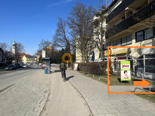 Sichtbarkeit des Ladenlokals von der Ottobrunner Strasse - Rendite trifft Genuss: 8,76% EK-Rendite für EUR 50K Investment in Münchner Immobilie (Sushi-Bar)