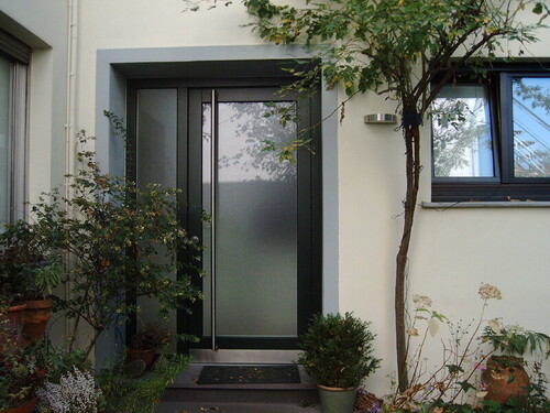 Eingangstür - 7 Zimmer Einfamilienhaus zum Kaufen in Bonn