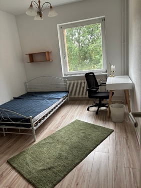 Wg-zimmer2 - 1 Zimmer 14 m² mit eigenem Duschbad zur Untermiete für 2er WG, Anmeldung möglich