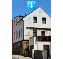Einfamilienhaus mit Garten, Garage und Nebengebäude in Rodewisch