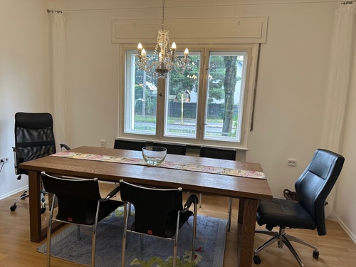 Wohnzimmer - Stilvoll gehoben eingerichtete Wohnung mit großer Terrasse