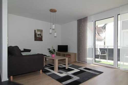 2 - 2-Zi-Whg möbiliert mit EBK und Balkon