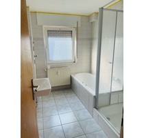 4 Zimmer Wohnung zu vermieten - 980,00 EUR Kaltmiete, ca.  90,00 m² Wohnfläche in Bruchköbel (PLZ: 63486)