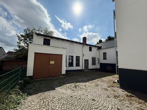 Innenhof mit Garage - 