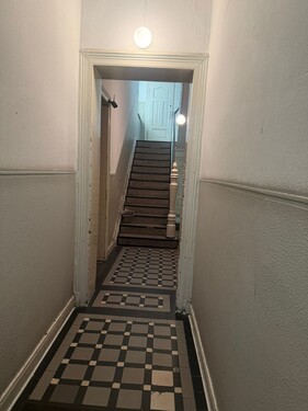 Hausflur - 4 Zimmer Etagenwohnung zum Kaufen in Gelsenkirchen / Rotthausen