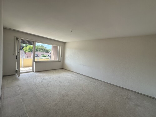 Schlafzimmer mit Zugang zum Balkon - 