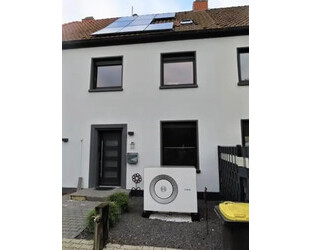 Kapitalanlage oder Eigenheim – modernisiertes Reihenmittelhaus mit PV-Anlage - Weeze