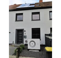 Kapitalanlage oder Eigenheim – modernisiertes Reihenmittelhaus mit PV-Anlage - Weeze