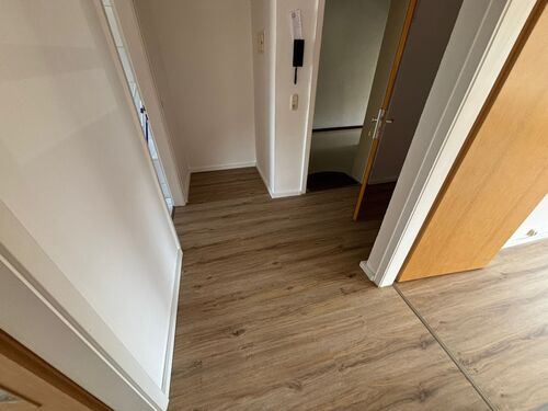 2. Eingangsbreich 1. OG links - Anspechende und renovierte 3-Zimmmer-Wohnung mit Einbauküche in Goslar