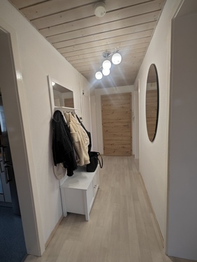 Eingangsbereich mit Flur - Dein neues WG-Zimmer (19 qm) in unmittelbarer Nähe zu Nürtingen – modern, möbliert & ready to mov
