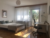 01-ZimmerGross-0001 - Schönes möbliertes Zimmer in 3-Raum-WG mit Balkon in München Ramersdorf