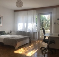Schönes möbliertes Zimmer in 3-Raum-WG mit Balkon in München Ramersdorf