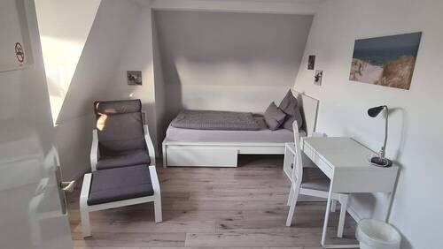 Bild_DGW Zi 3 - Ruhiges, helles möbliertes WG-Zimmer