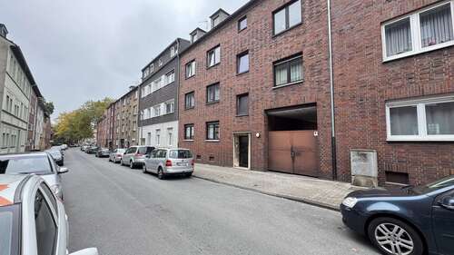 Außenansicht - Gepflegte 3,5-Zimmer-Dachgeschosswohnung mit Einbauküche und Garage