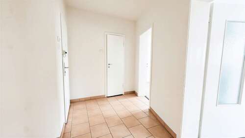 Flur - Erdgeschoßwohnung mit 76,00 m&sup2; in Essen zum Kaufen