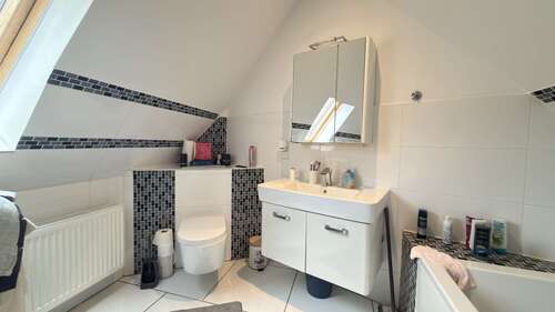 DG Badezimmer - Mehrfamilienhaus, Wohnhaus mit 288,00 m&sup2; in Oberhausen zum Kaufen