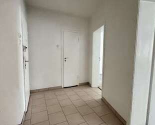 Helle 3,5-Zimmer-Wohnung mit Garage, Kellerraum und Dachboden-Stauraum - Essen