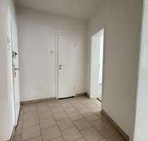 Helle 3,5-Zimmer-Wohnung mit Garage, Kellerraum und Dachboden-Stauraum - Essen