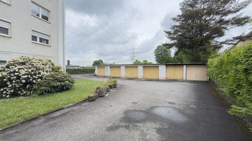 Hinterhof/ Garagen - 