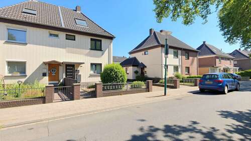 Außenansicht - - 3 Zimmer Doppelhaushälfte in Duisburg